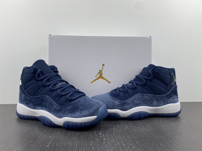 Air Jordan 11 WMNS “Midnight Navy” AR0715-441