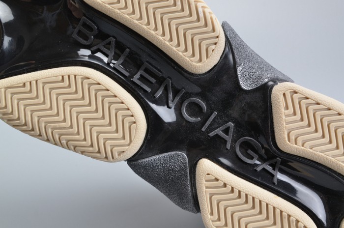 BL 17FW TRIPLE S WASHED SHOW SNEA GREY MENS AED2900