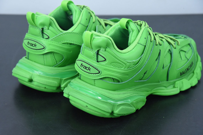 BC TRIPLE TRAINER 542023 W2LB1 3051