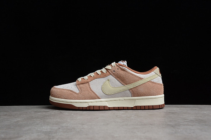 NIKE SB DUNK LOW PRM “MEDIUM CURRY” DD1390-100