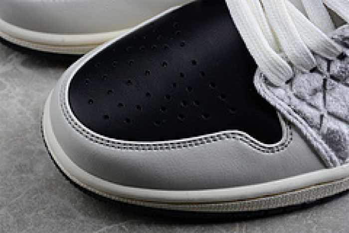 Louis Vuitton LV trainer LVT-208