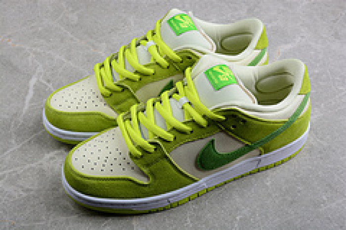 NIKE SB DUNK LOW “GREEN APPLE” DM0807-300