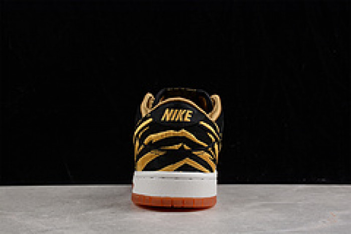 NIKE DUNK LOW “YEAR OF THE TIGER” DQ5351-001